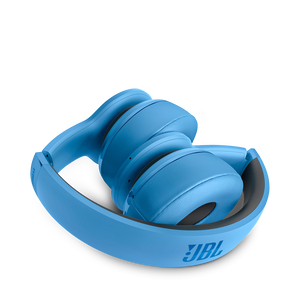 JBL®  Everest™ 300 - Carolina Blue - On-ear Wireless Headphones - Detailshot 2